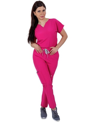 Uniforme estilo relajado para mujer
