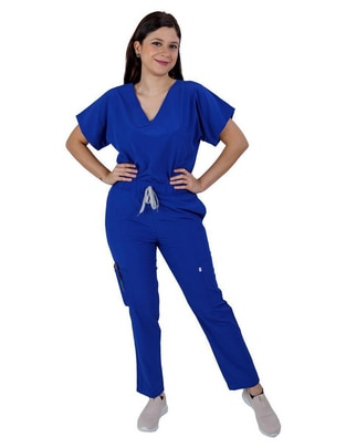 Uniforme estilo relajado para mujer