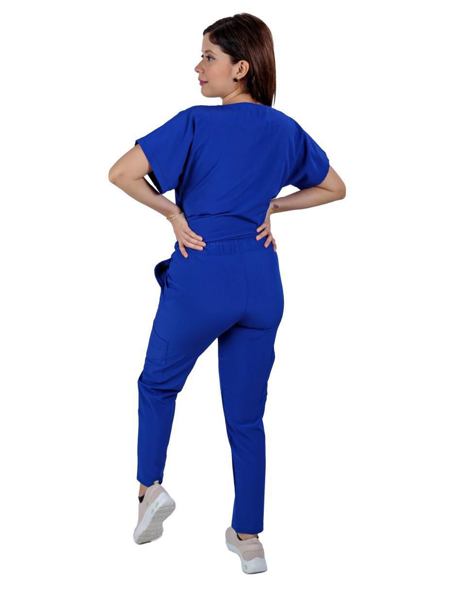 Pijama quirúrgica estilo relajado para mujer 3