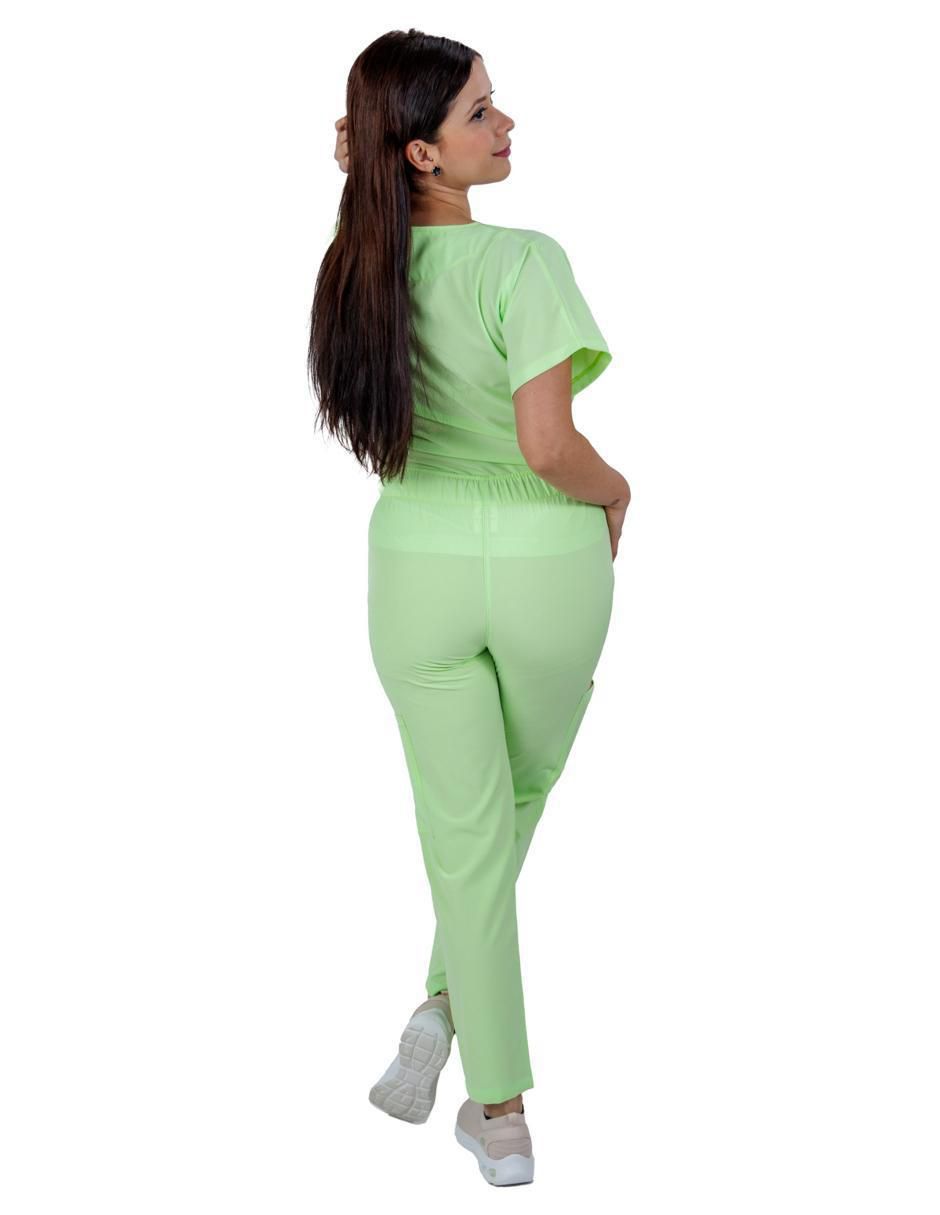 Pijama quirúrgica estilo relajado para mujer 3
