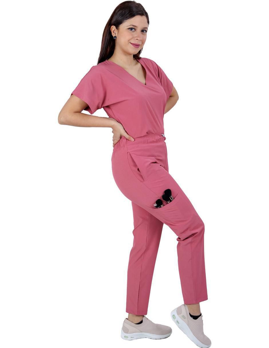 Pijama quirúrgica estilo relajado para mujer 2