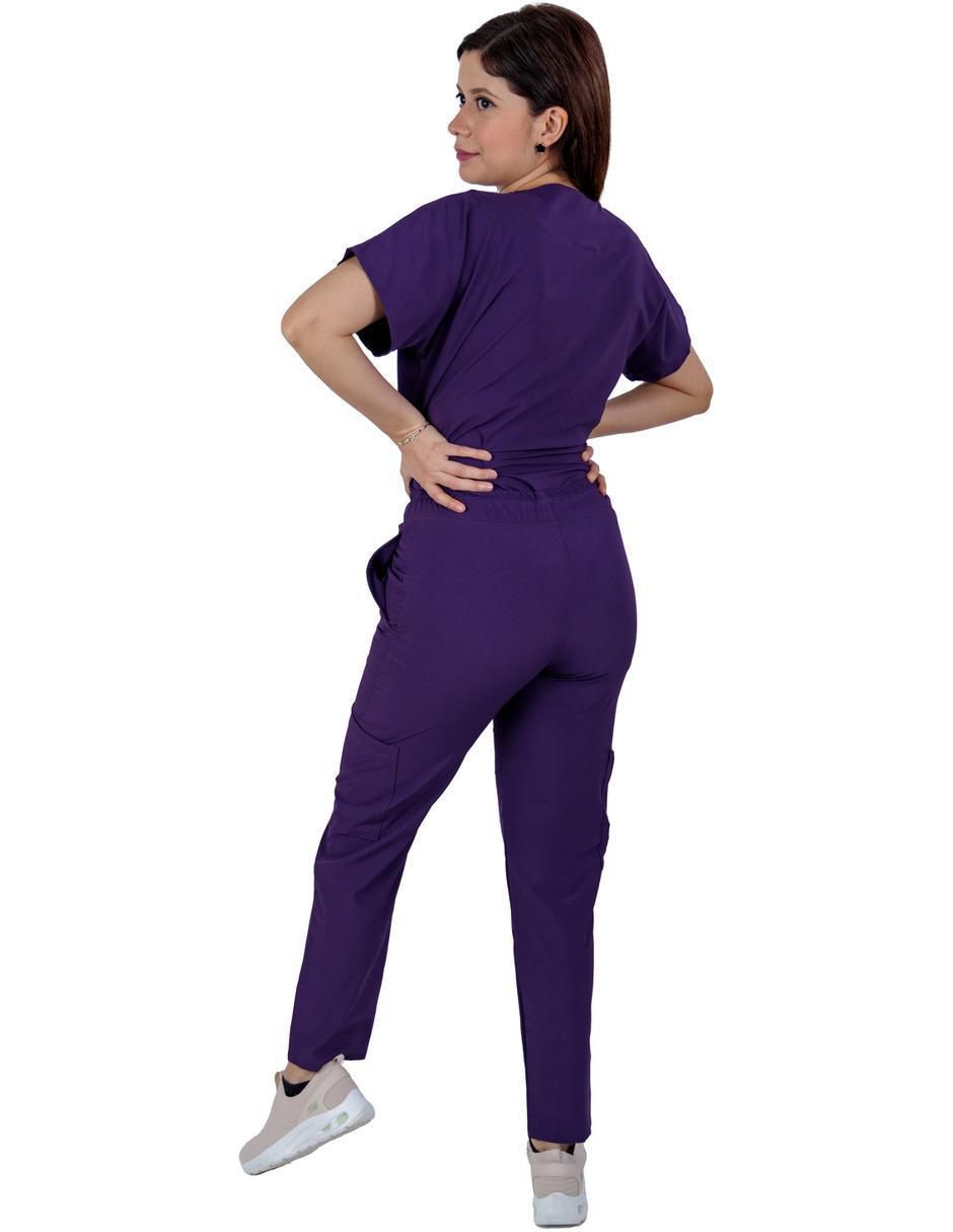 Pijama quirúrgica estilo relajado para mujer 3