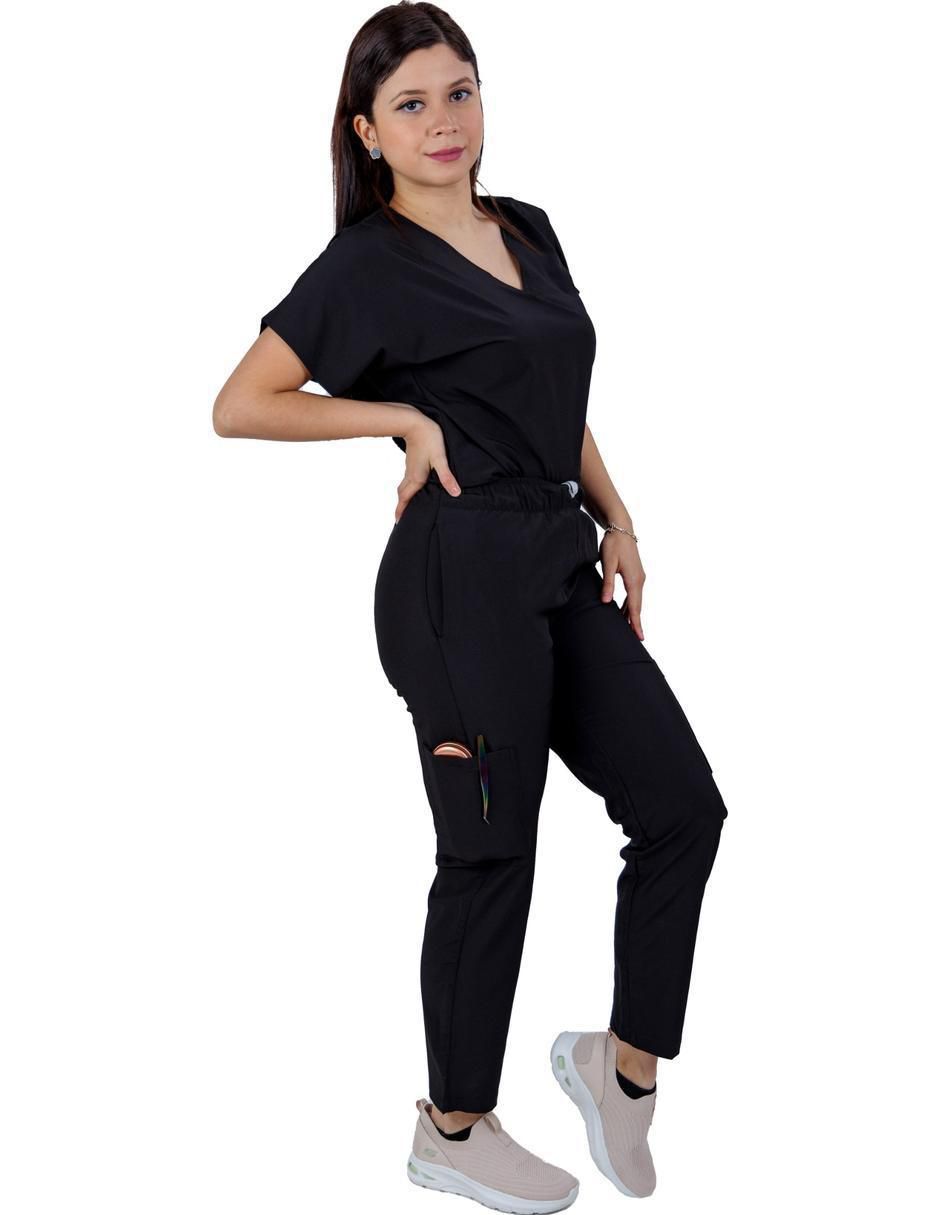 Pijama quirúrgica estilo relajado para mujer 3