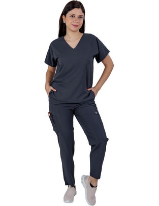 Uniforme estilo relajado para mujer