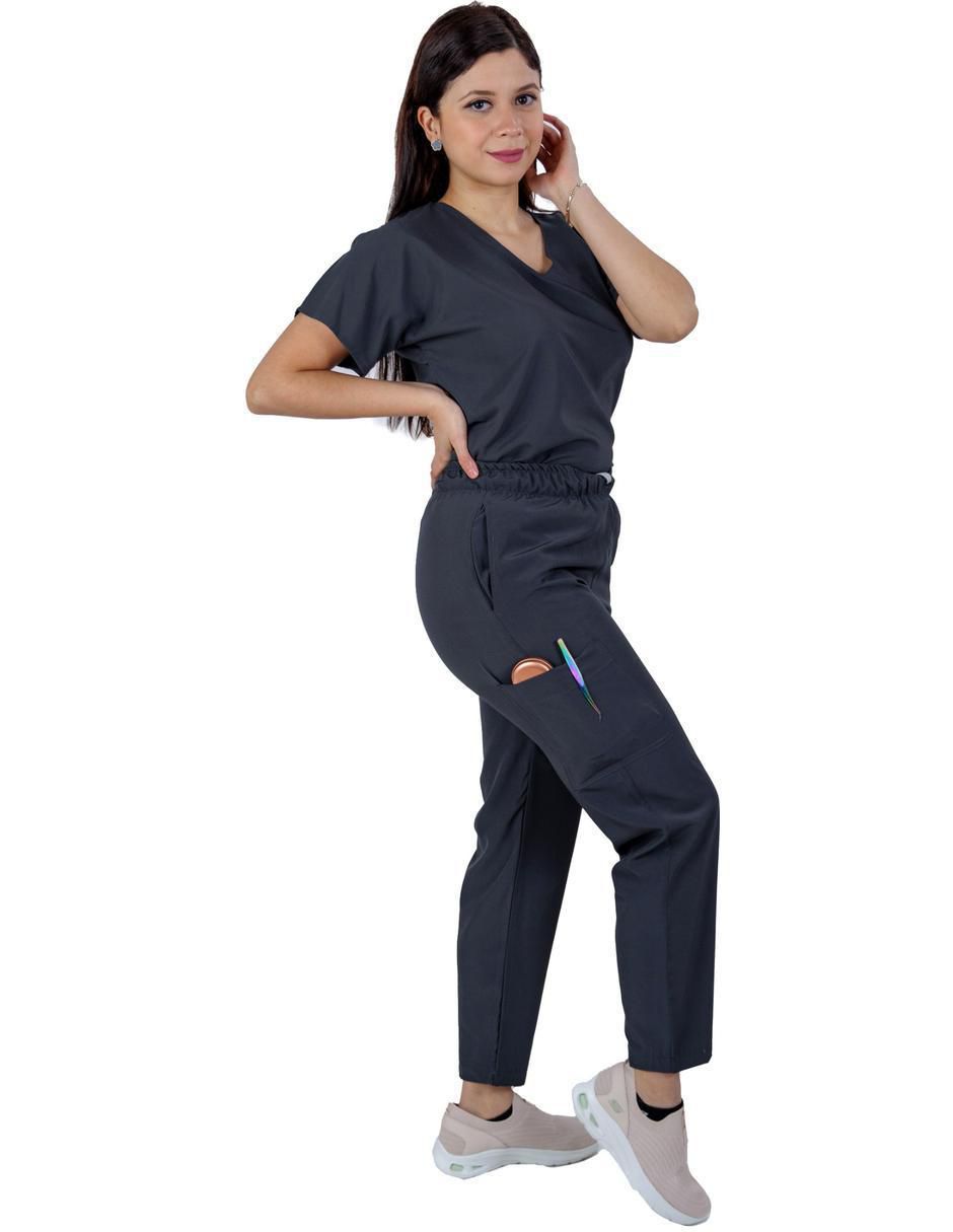 Pijama quirúrgica estilo relajado para mujer 2