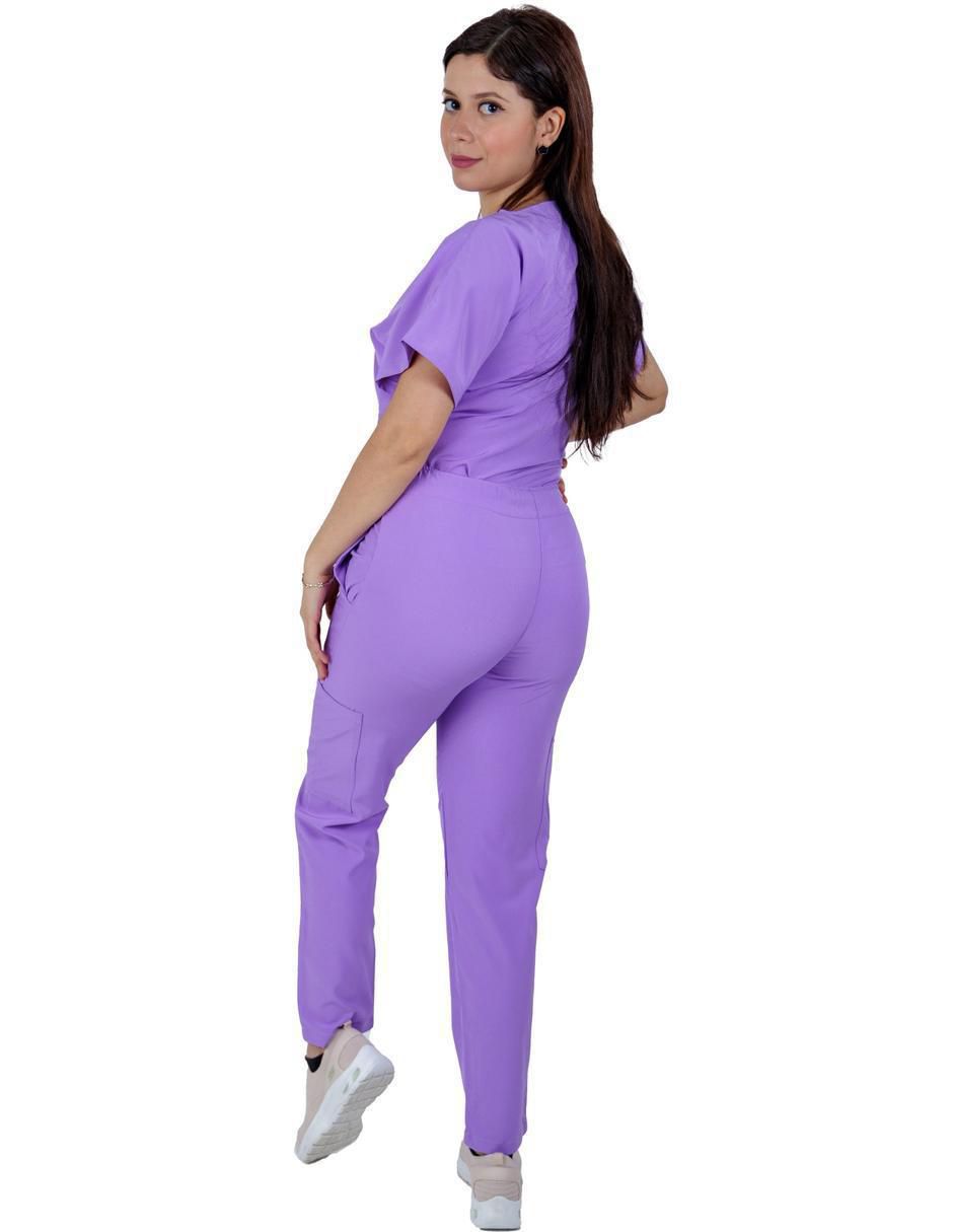 Pijama quirúrgica estilo relajado para mujer 3
