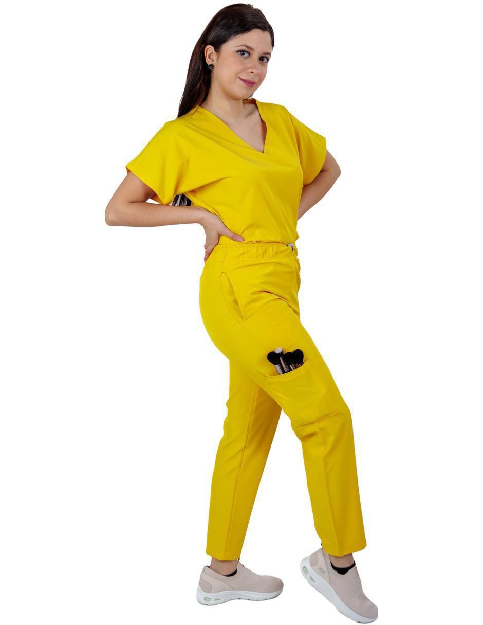 Pijama quirúrgica estilo relajado para mujer 2