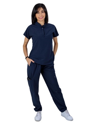 Pijama quirúrgica estilo relajado para mujer