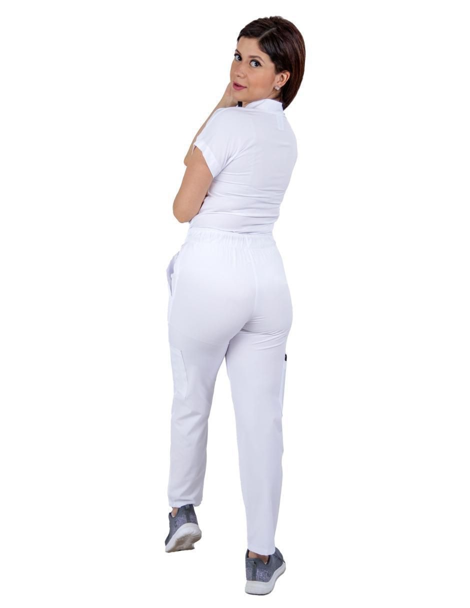 Pijama quirúrgica estilo relajado para mujer 3