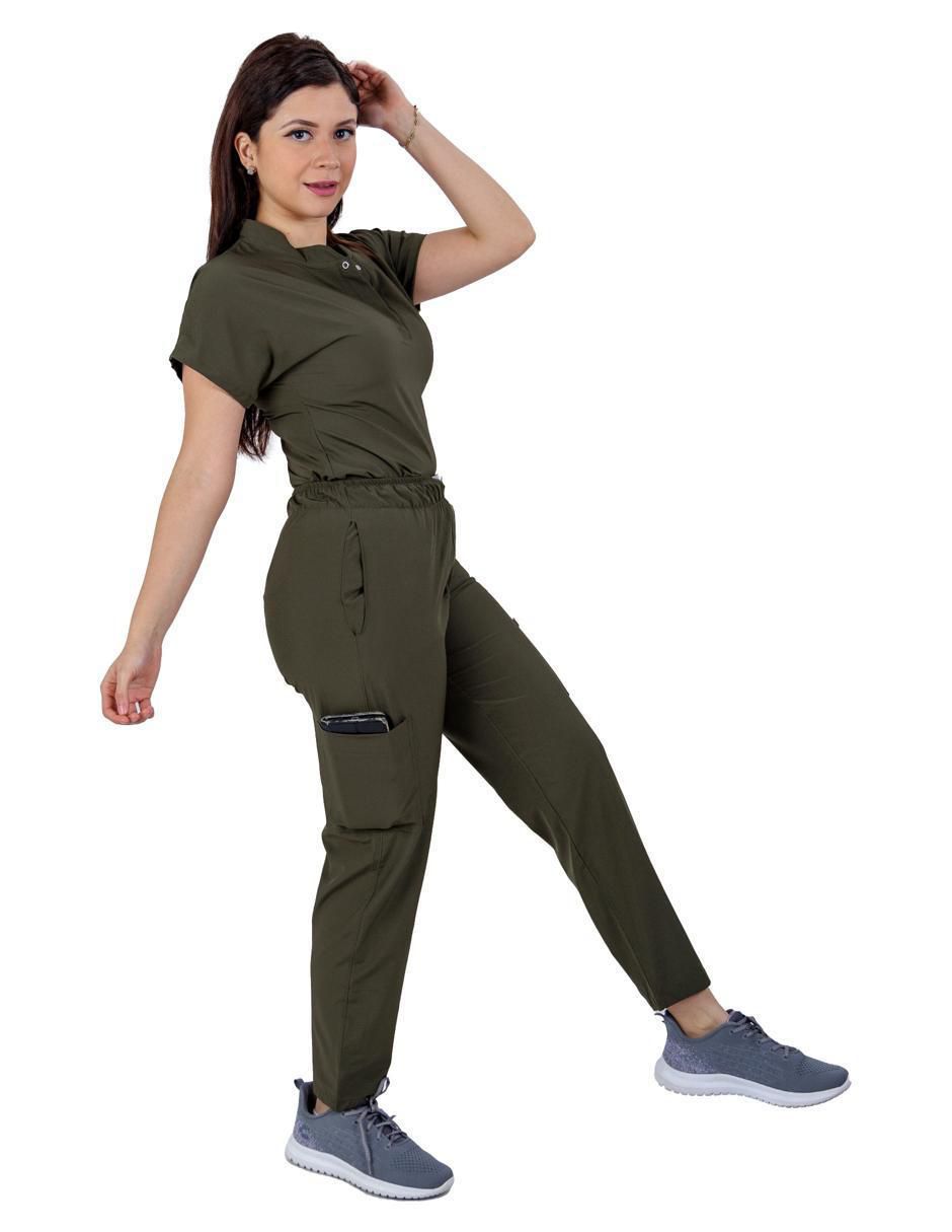 Pijama quirúrgica estilo relajado para mujer 2
