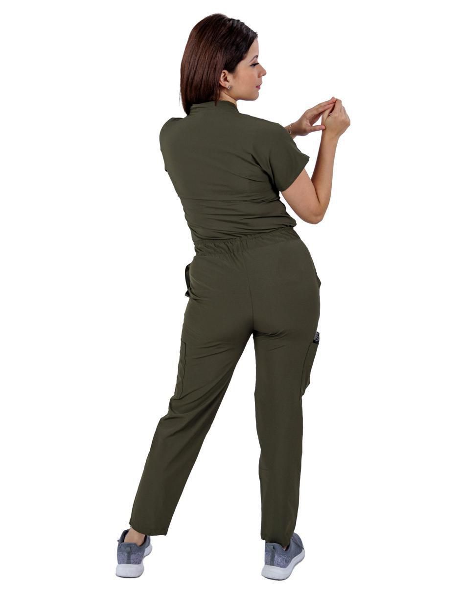 Pijama quirúrgica estilo relajado para mujer 3