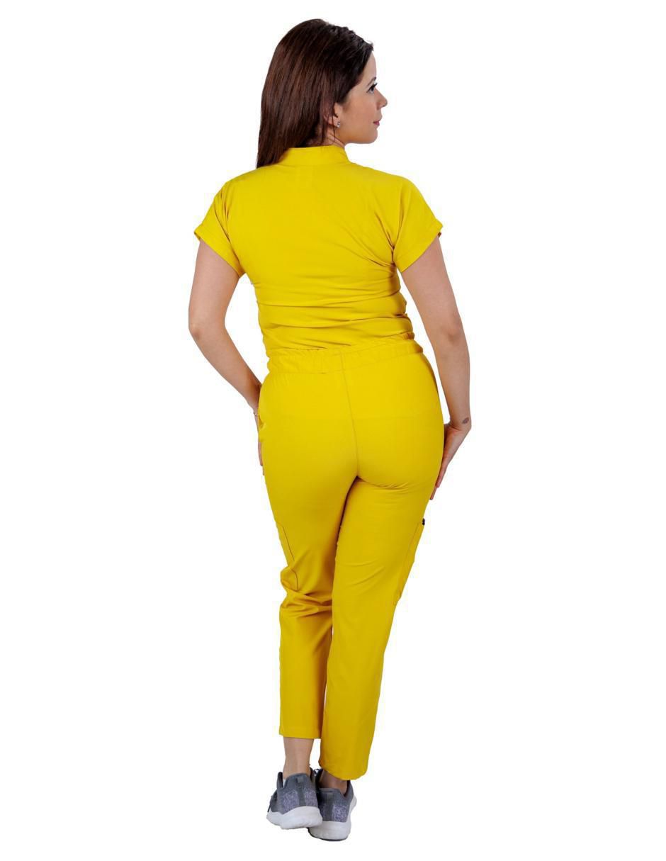Pijama quirúrgica estilo relajado para mujer 3