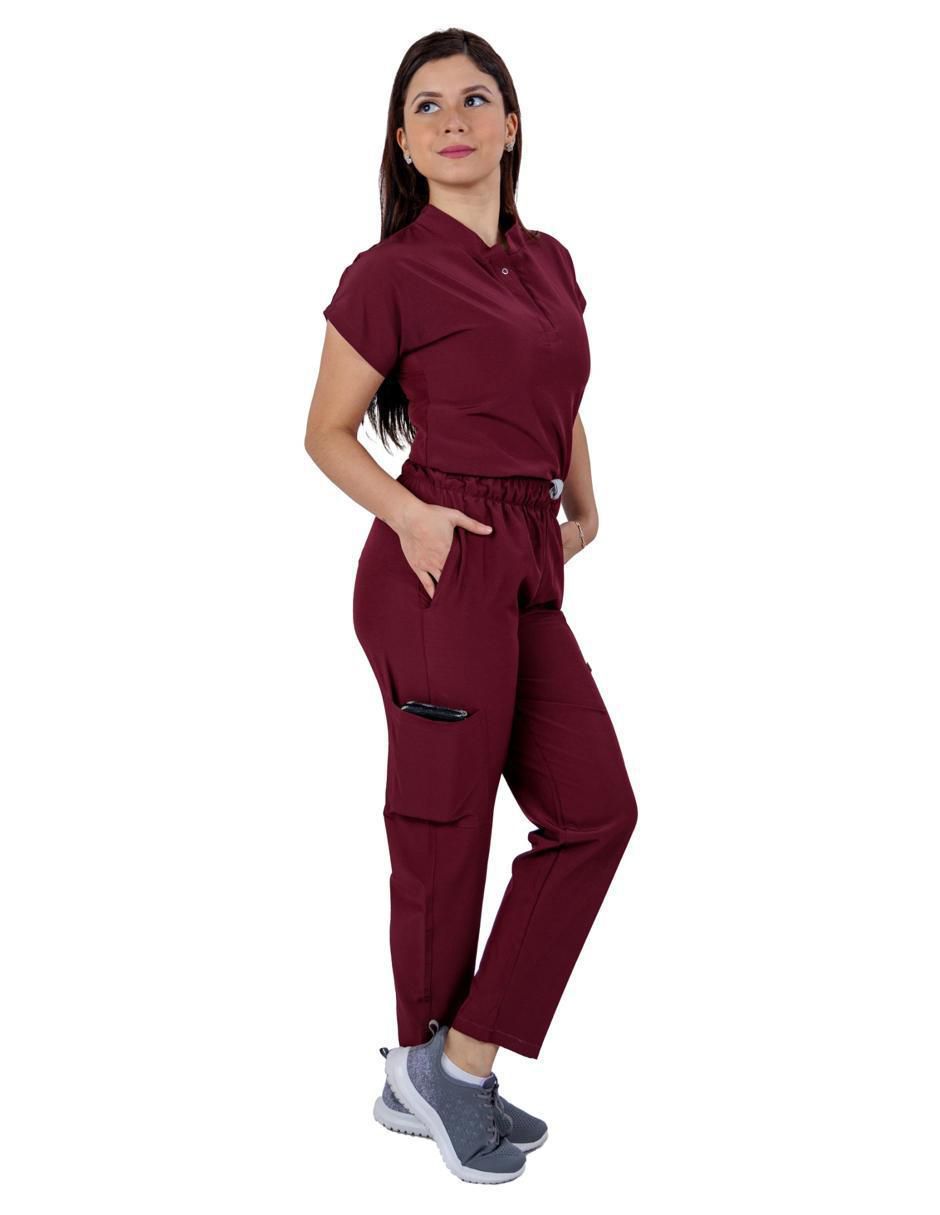 Pijama quirúrgica estilo relajado para mujer 2