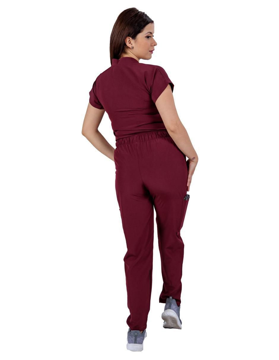 Pijama quirúrgica estilo relajado para mujer 3