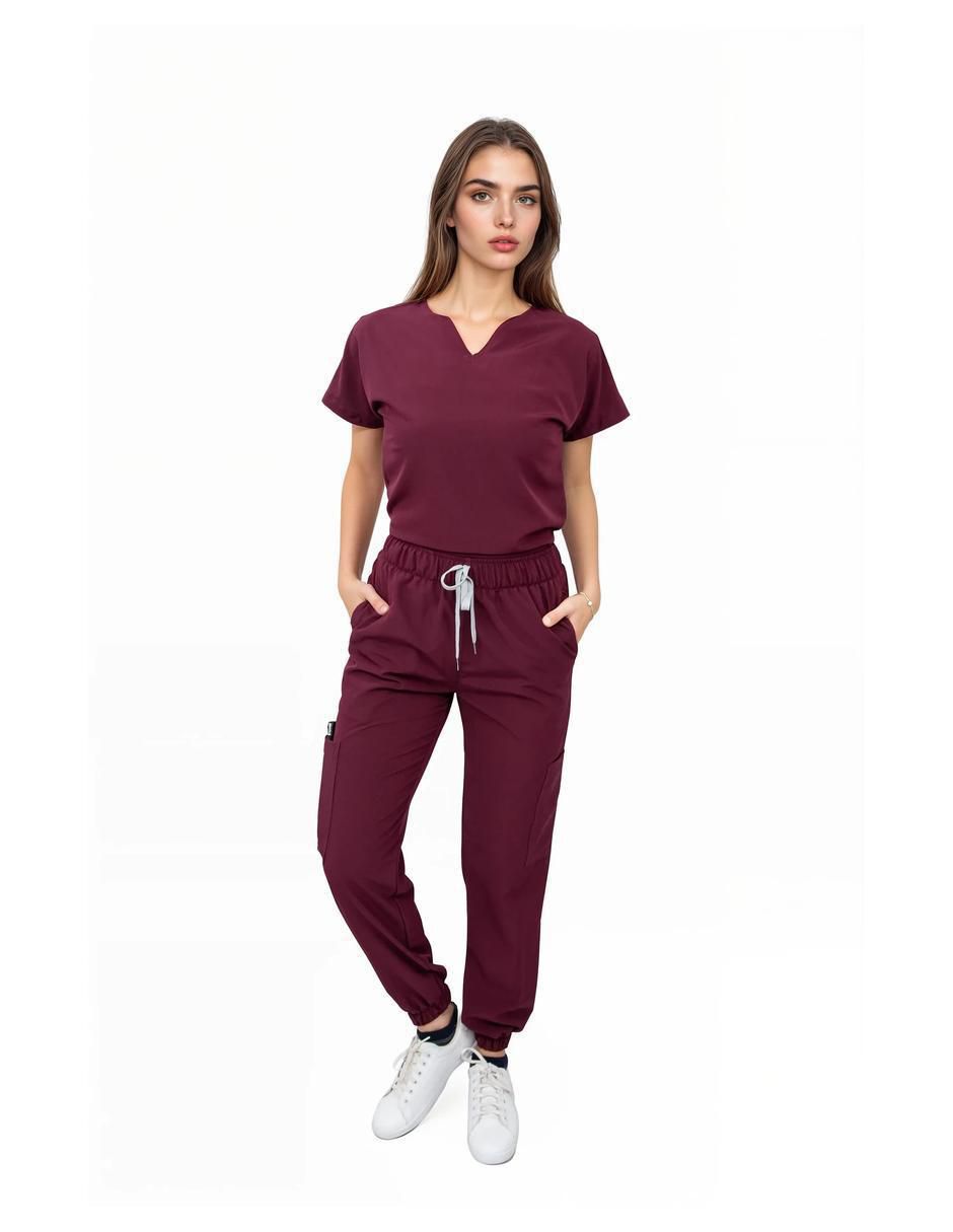 Uniforme estilo relajado para mujer 1