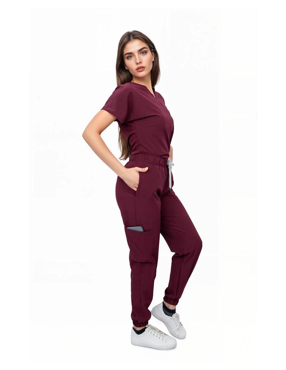 Uniforme estilo relajado para mujer 3