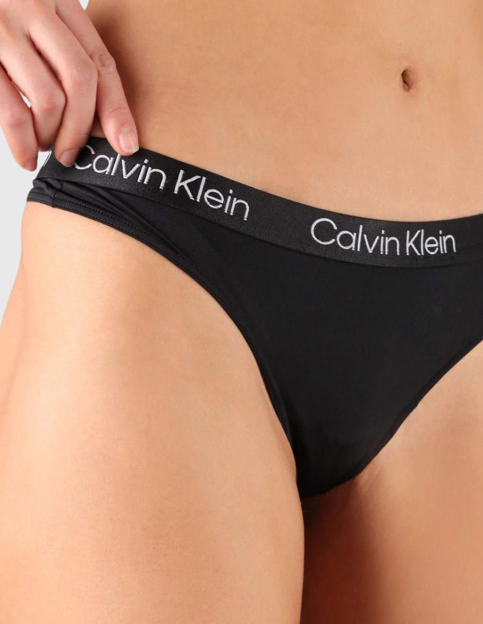 Tanga Calvin Klein para mujer